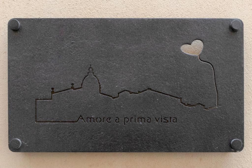 Love At First Sight Noto Luaran gambar